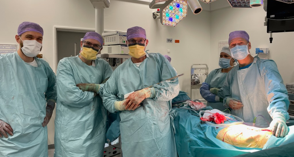 Kirurgerne Morten Laksáfoss Lauritsen og David Schefte fra Hvidovre Hospital, kirurgerne Paul Krohn og Stefan Burgdorf fra Rigsh