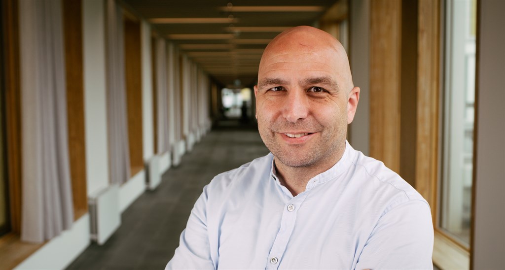 Cheflæge Reza Serizawa
