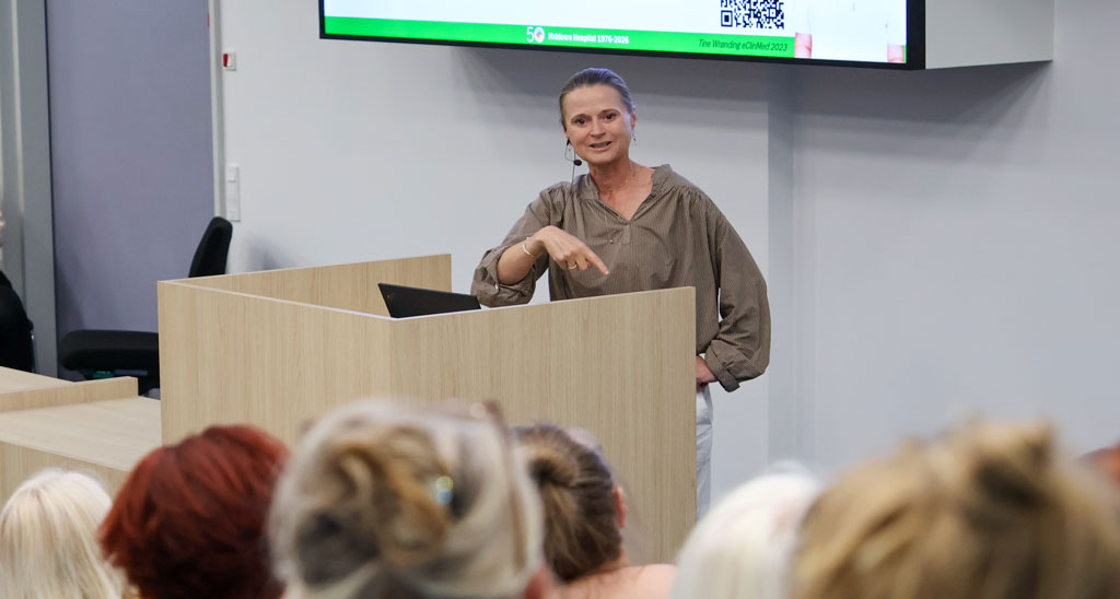 Henriette Svarre Nielsen ved foredrag om kvinders sundhed