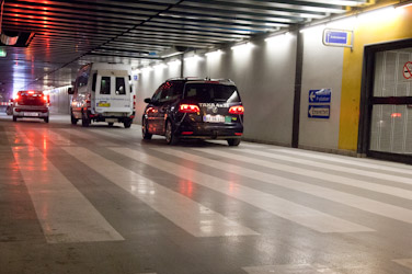Billed af holdende bil i parkeringskælderen på Hvidovre Hospital